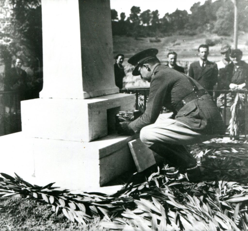 02-Pierre-de-Coubertin-Embedment-of-Coubertins-heart-Navacelle-Collection-1200px