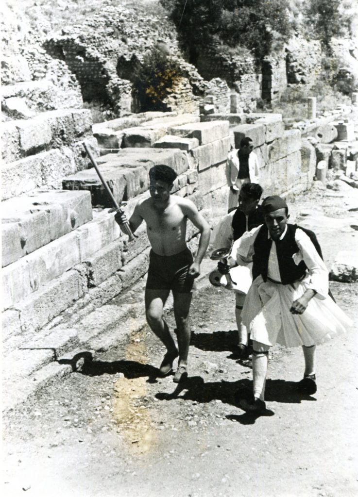 05-Pierre-de-Coubertin-The-Olympic-torch-relay-in-Delphi-Archive-of-the-Olympic-Studies-Center-of-the-German-Sport-University-Cologne-1400x1946px